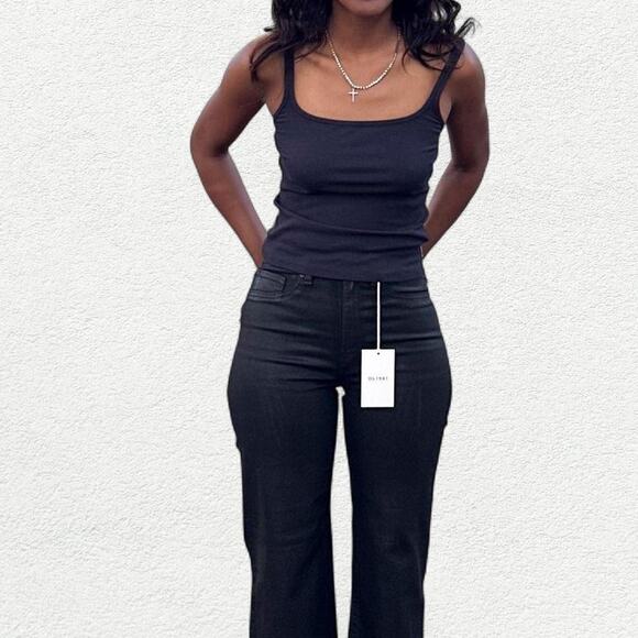 Vuori Pose Tank Top in Black - Picture 2 of 8